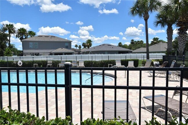 Building Photo - 711 Meadow Glade Dr