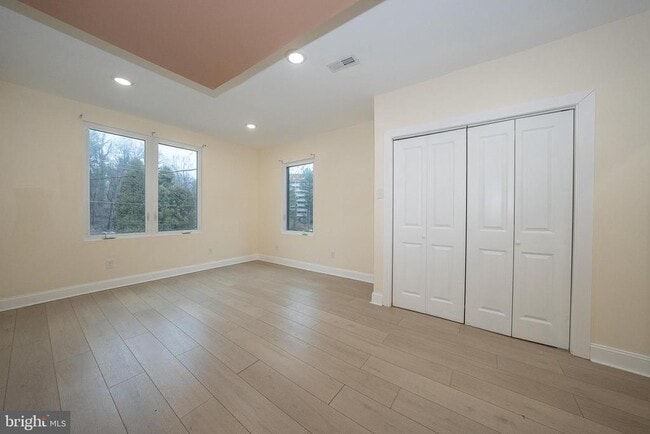 Building Photo - 622 Spring Ave