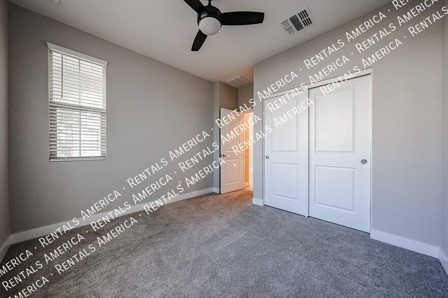 Building Photo - 1321 W Coyote Dr