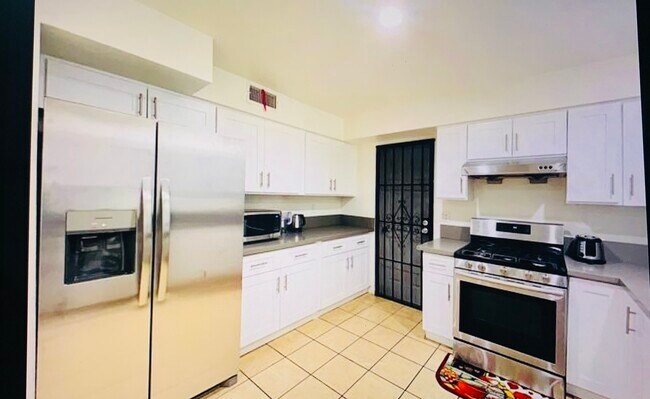 Building Photo - 2208 Sally Ct