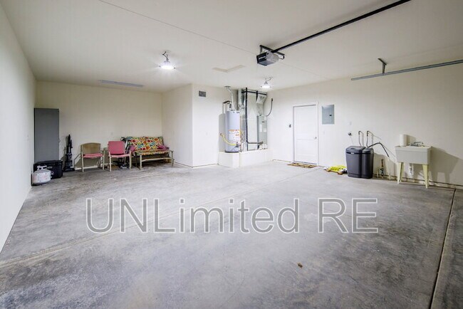 Building Photo - 7756 Sierra Vista Dr