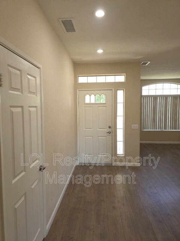 Building Photo - 26745 Summer Sunshine Dr
