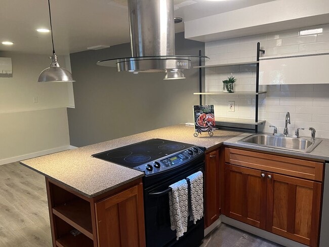 Building Photo - Serene, private setting in the Seahurst neighborhood