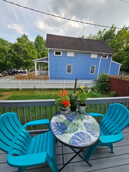 Back Furnished Patio - 607 Gaskill St SE