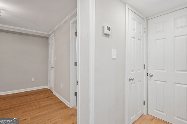 Building Photo - 1335 E Washington Ave