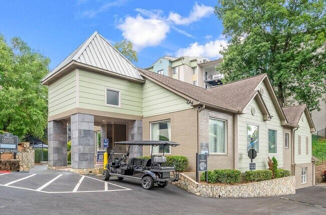 Building Photo - 5555 Roswell Rd NE