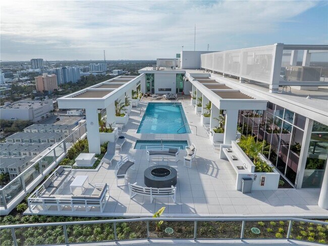 Building Photo - 777 3rd Ave N