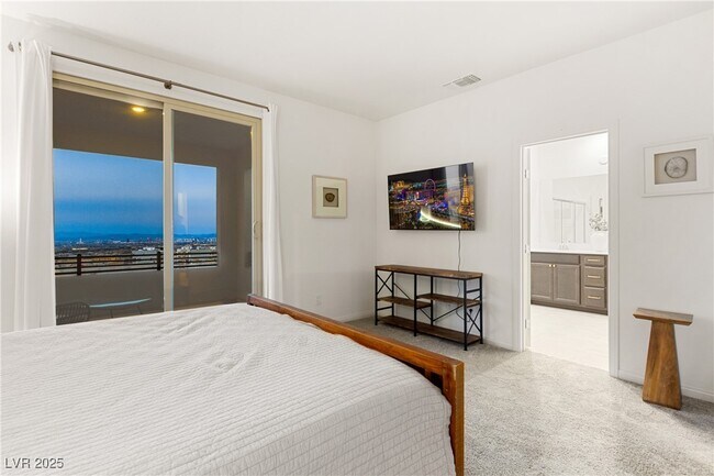 Building Photo - 1592 Pacific Baza St