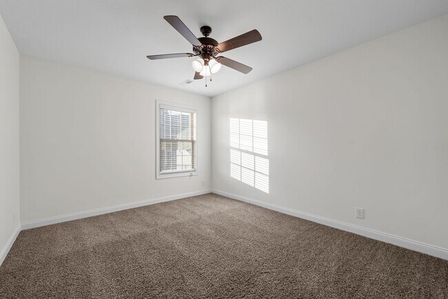 Building Photo - Pet Friendly Four Bedroom with Bonus!