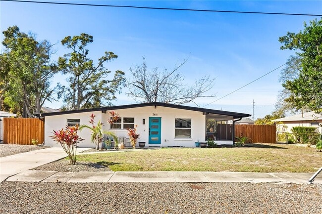 Building Photo - 5611 S Sheridan Rd