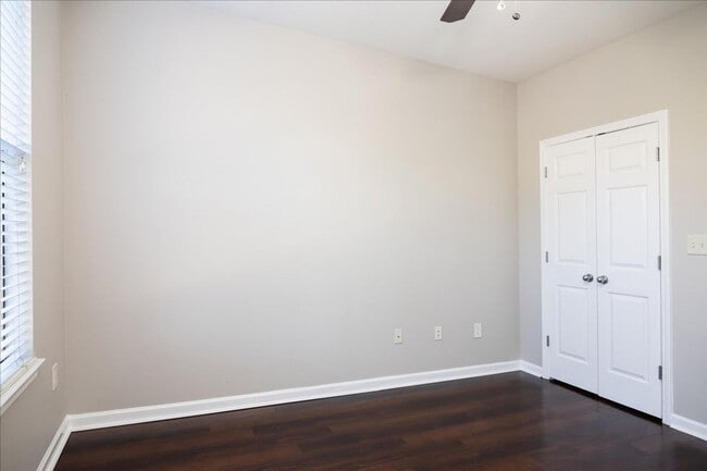 Building Photo - 2bd/2Ba Midtown Condo Perfect for Roommates w/ Pool and Gym!