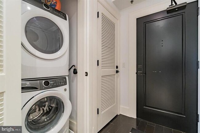 Building Photo - 1011 M St NW