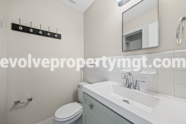 Building Photo - Charming Collierville home in PRIME location!