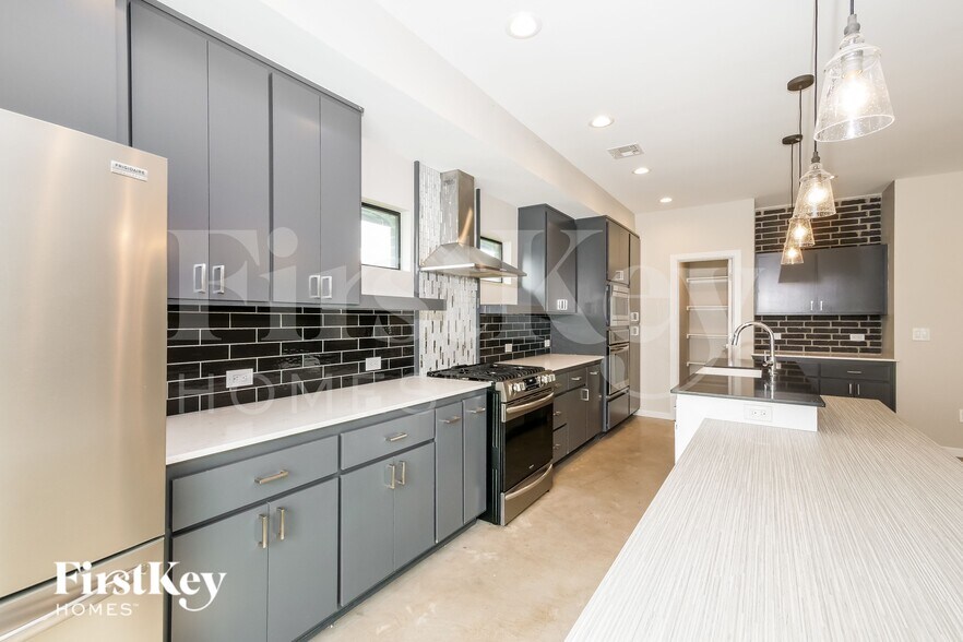 Building Photo - 15940 Aparados Wy