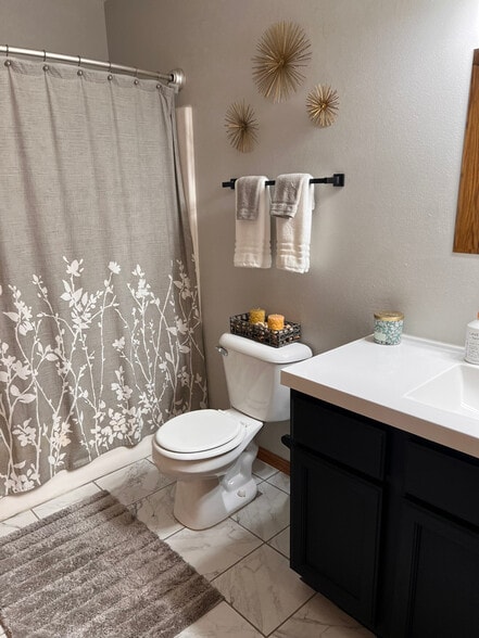 2nd full bath - 824 N Clover Ln