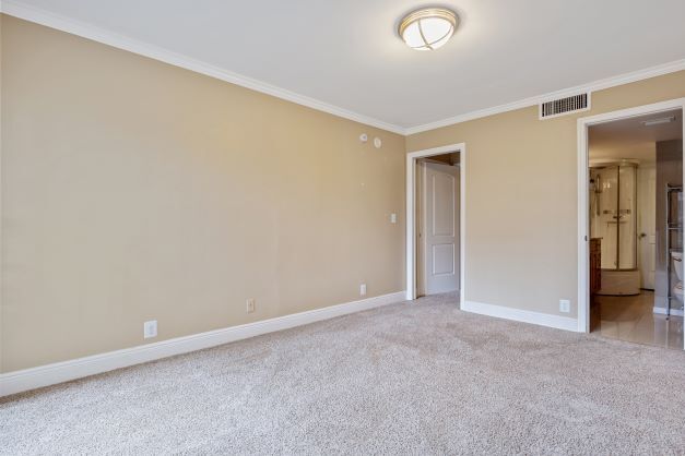 Building Photo - 262 Crown Oaks Way