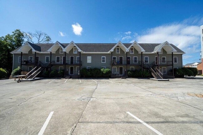 Building Photo - Campus Courtyard at Glenn #12