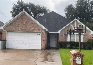 Building Photo - 1119 Meadowvale Dr