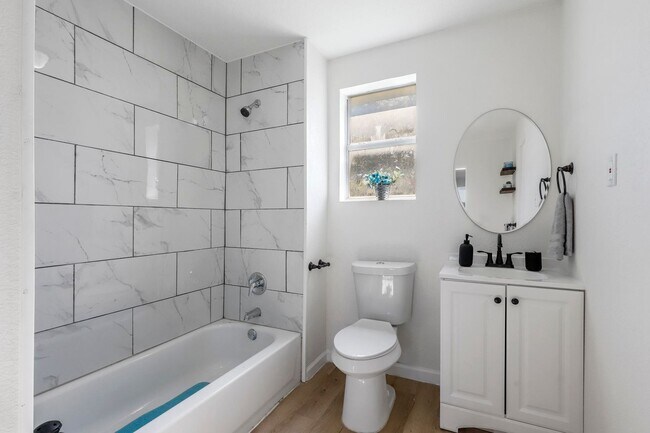 Building Photo - BEAUTIFUL- UPDATED 3 bedroom 1 Bath in Cleburne!