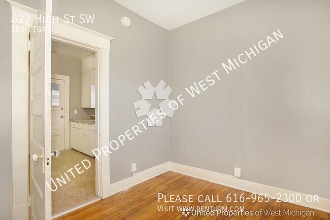 Building Photo - Available Now |2 Bed 1 Bath Lower Level Ap...