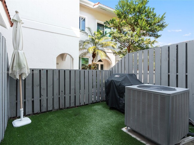 Building Photo - 835 NE 17th Way