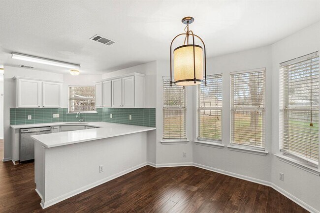 Building Photo - 210 Summerside Ave