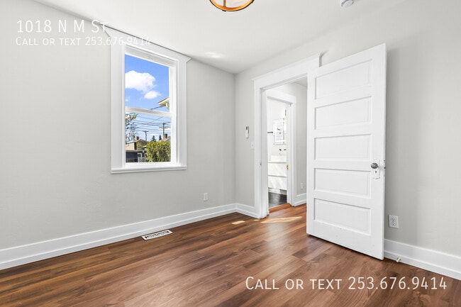 Building Photo - 1018 N M St