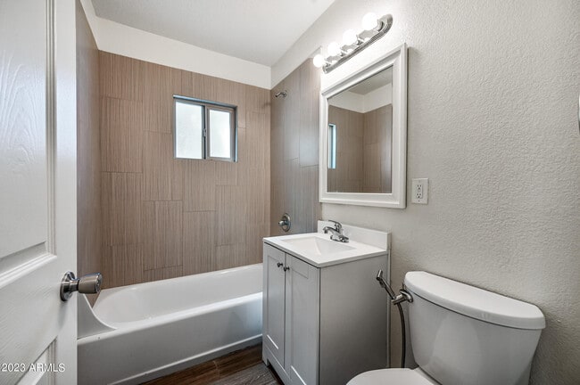 Building Photo - 7956 W Glendale Ave