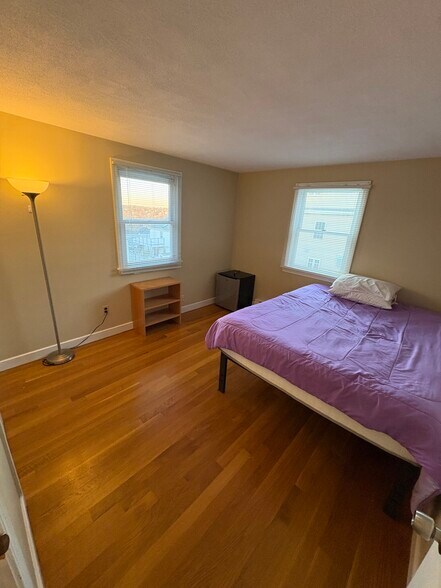 Building Photo - 92 Sylvia St