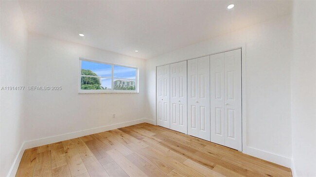 Building Photo - 1201 SW 42nd Ave