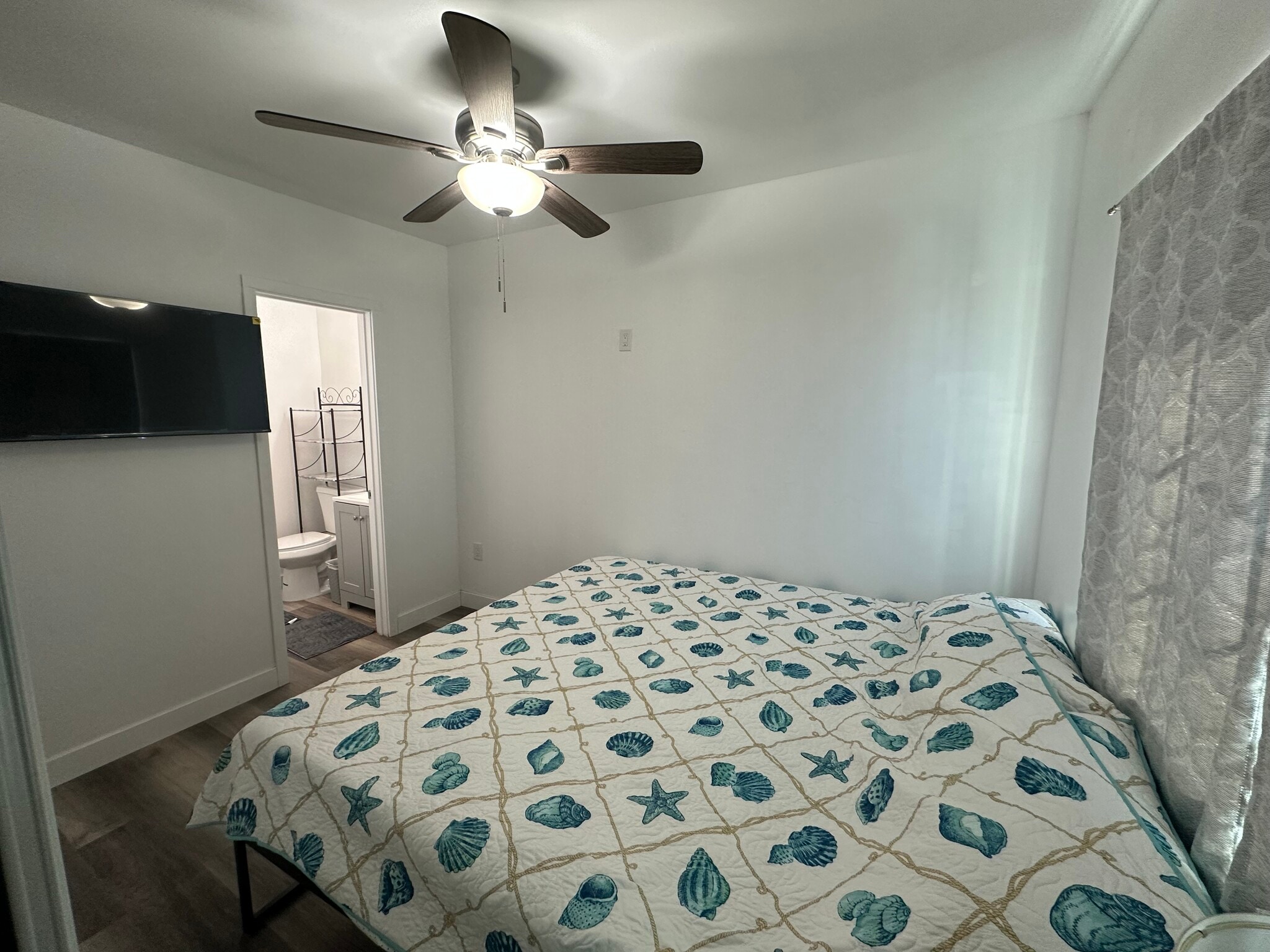 Building Photo - 534 R Ave