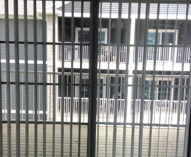 Building Photo - $1,770 | 2 Bedroom + Bonus Room, 1 Bathroom Condo | No Pets* | Available for August 1st, 2026 Mov...