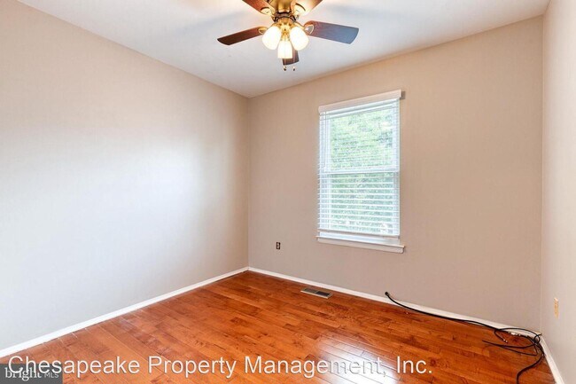 Building Photo - 3 br, 2.5 bath House - 1821 Blue Jay Court