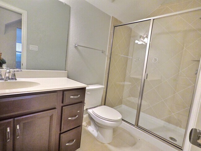 Building Photo - 557 Reale Dr