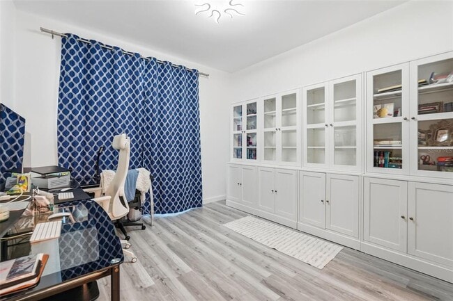 Building Photo - 920 N Osceola Ave