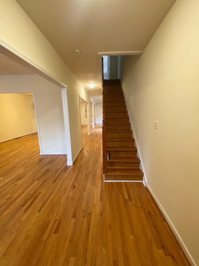 Building Photo - 1210 N 21st St