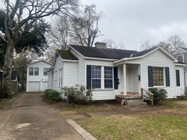 Building Photo - Charming 2-Bedroom Duplex for Lease – South Highlands