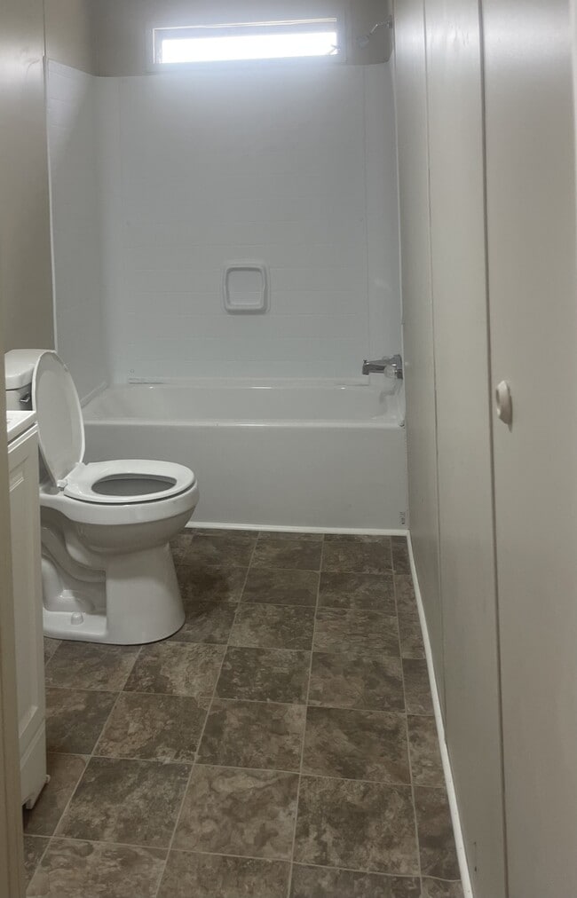 Building Photo - 522 Shirley Dr