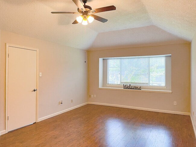 Building Photo - 4035 Lotus Dr