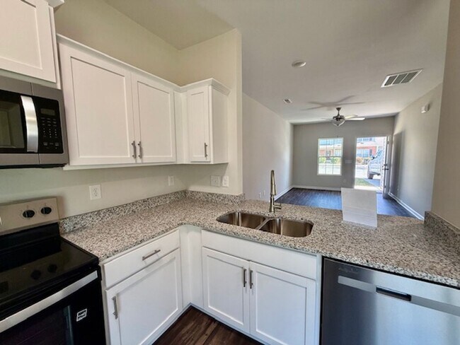 Building Photo - Two bedroom, 2.5 bath newly constructed townhome in Whitsett