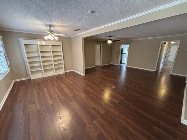 Building Photo - Available FOR RENT in Dothan, AL!!