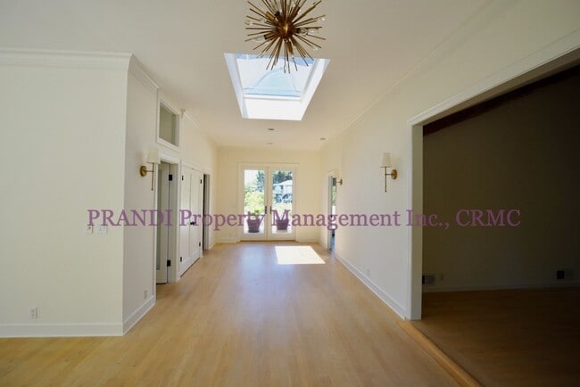 Building Photo - 3 Bartel Ct