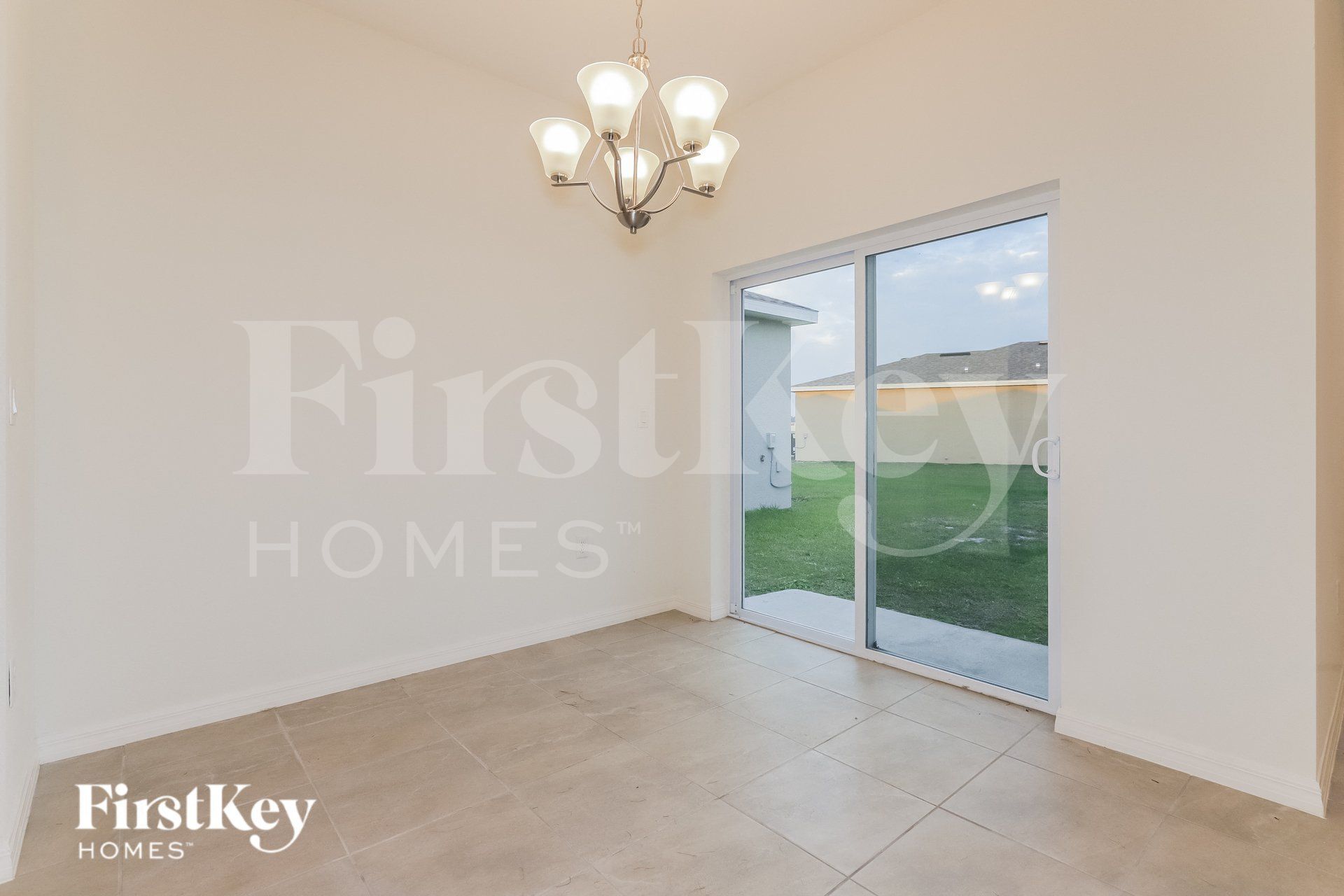 Building Photo - 405 Reina Wy