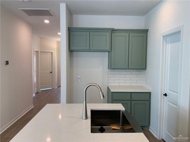 Building Photo - 3908 Highland Ave