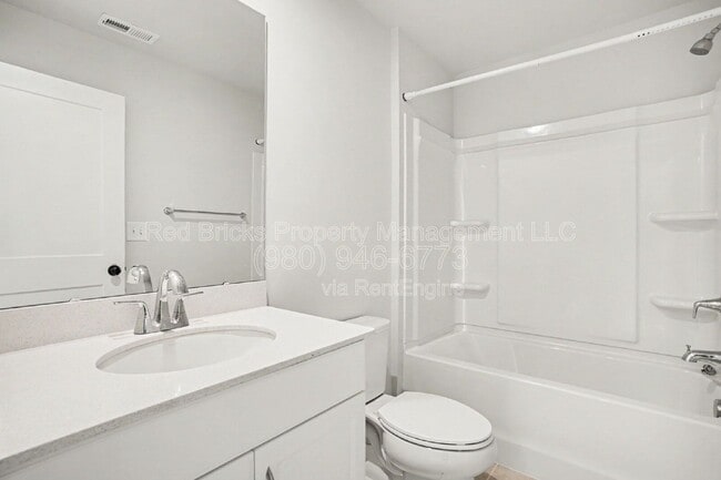 Building Photo - 9512 Munsing Dr