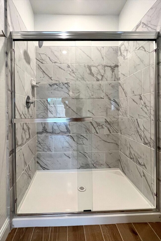 Building Photo - Beautiful 3-Bed, 2-Bath Lennar Home in Daf...