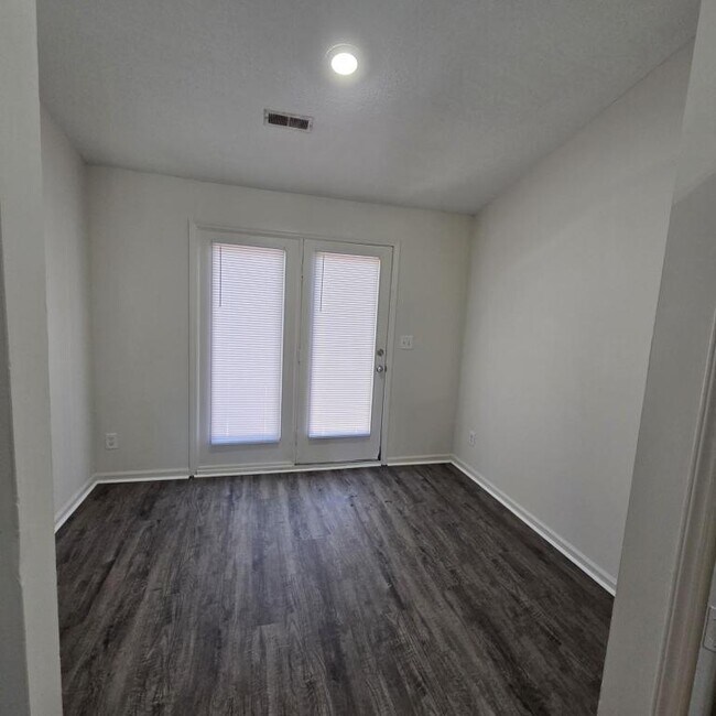 Building Photo - 1214 Peyton Cir