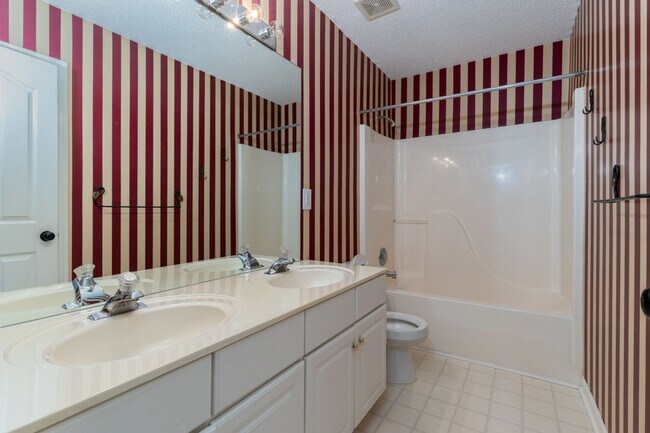Building Photo - Looking for your dream home in a peaceful ...