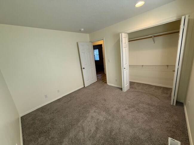Building Photo - 577 Sunwood Dr NW