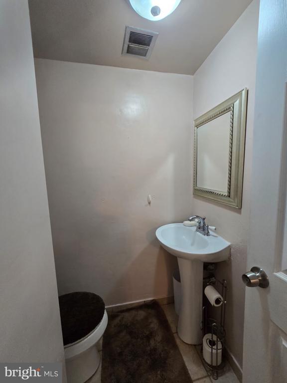 Building Photo - 647 Artwood Dr